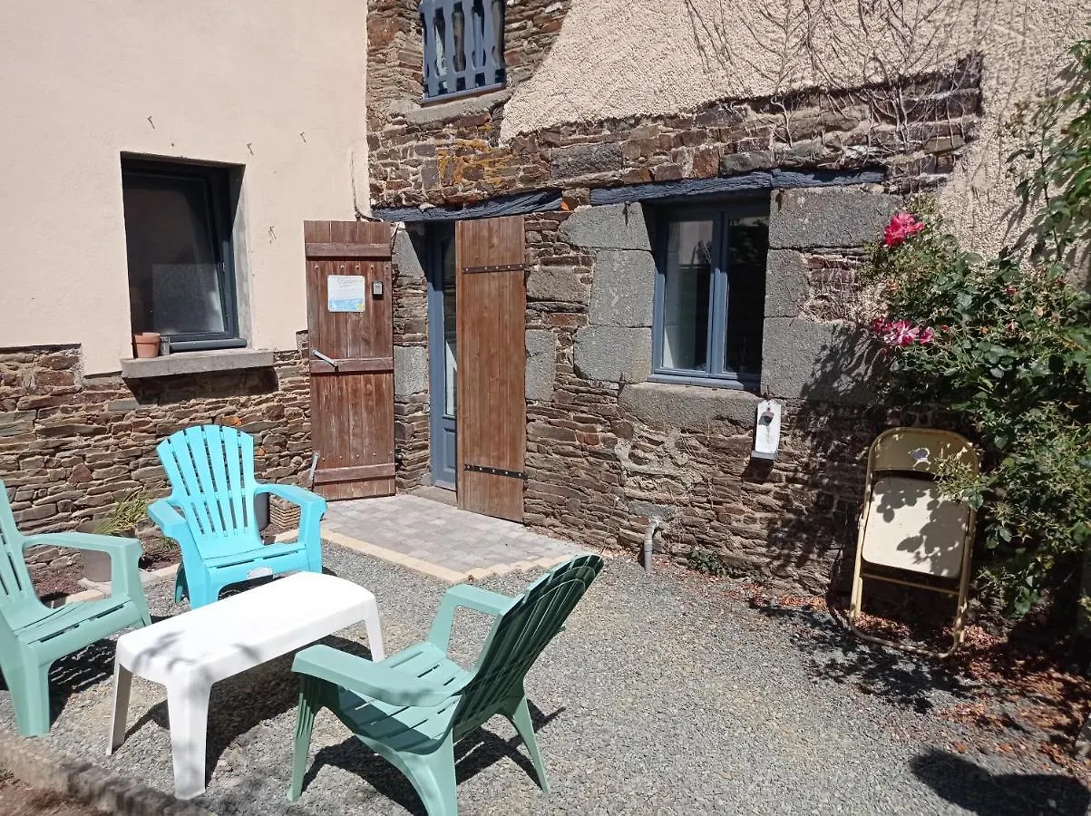Maison Atypique Et Charmante Pleugueneuc Apartment